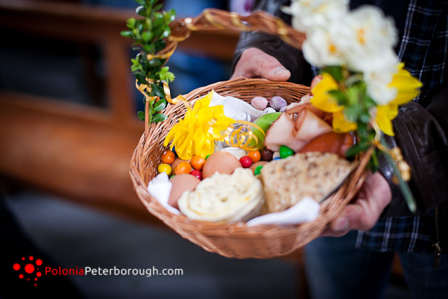 święcenie jajek w polskim kosciele w Peterborough