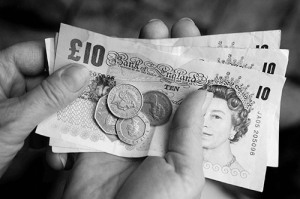 Zwrost płacy w UK do 6.50 funta na godzinę